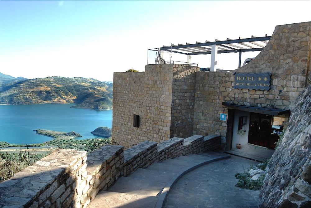 Tugasa Arco De La Villa Zahara De La Sierra Extérieur photo